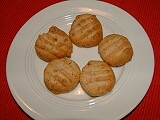 Almond-nut cookies